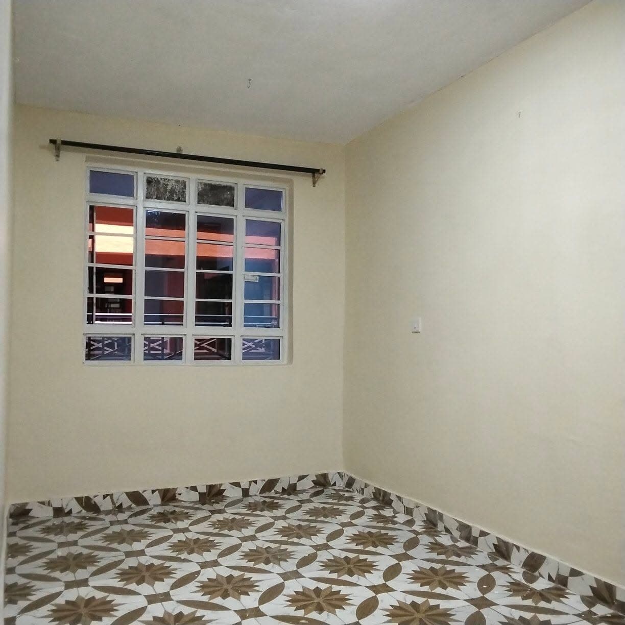 One Bedrooms behind OTTOMAT image 4